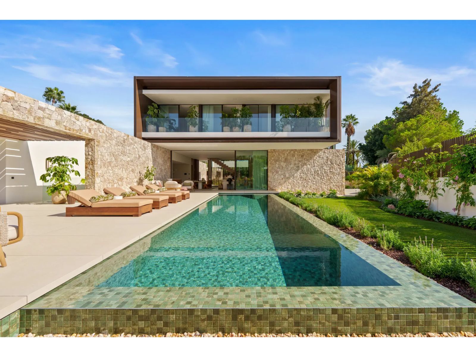 05 modern villa swimming pool garden